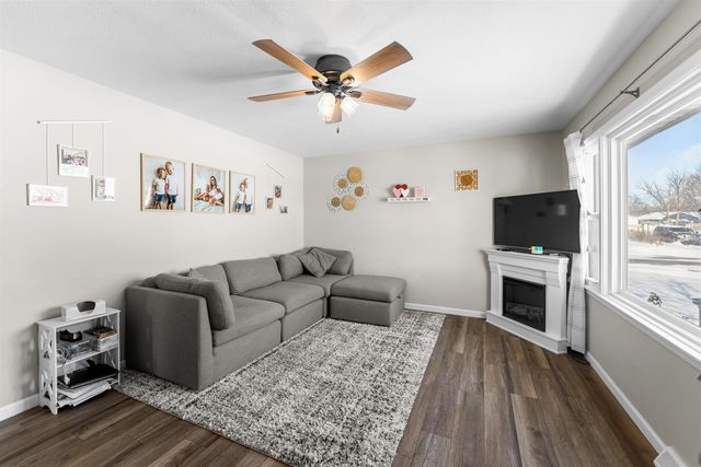 2116 Shalimar Dr, Salina, KS 67401