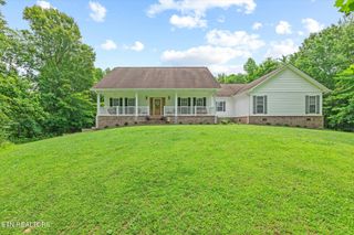 5546 Old Kentucky Rd, Byrdstown, TN 38549
