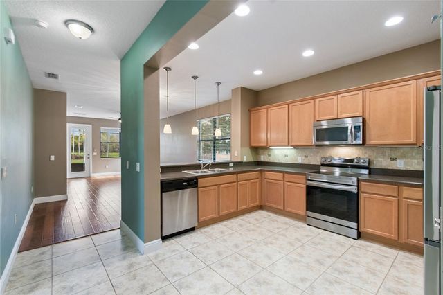 555 PRESIDO PARK PL, Poinciana, FL 34759