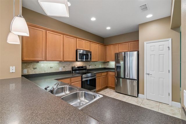 555 PRESIDO PARK PL, Poinciana, FL 34759