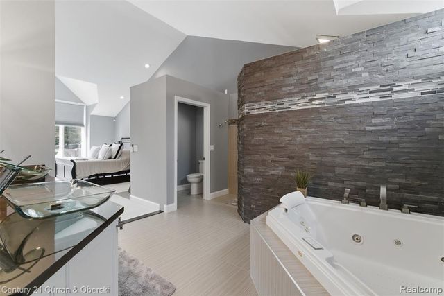 11793 Lorenz Way 13, Plymouth, MI 48170