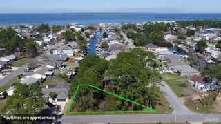 3212 Duke Dr, Gulf Breeze, FL 32563