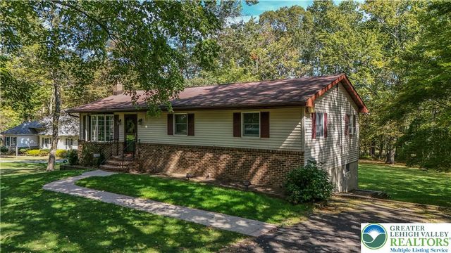 304 Shady Oaks Drive East, Ross Twp, PA 18353