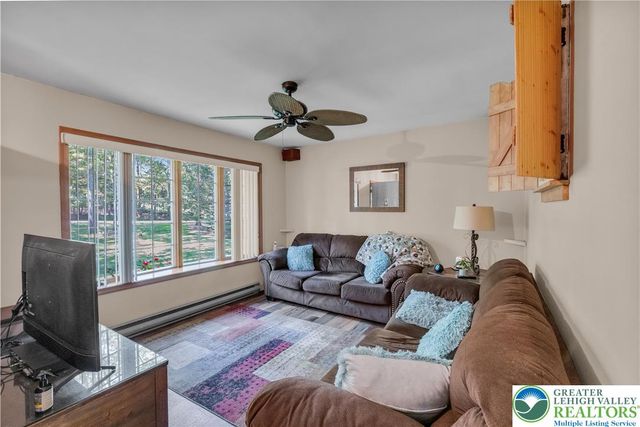 304 Shady Oaks Drive East, Ross Twp, PA 18353