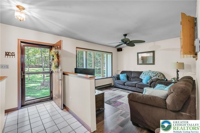 304 Shady Oaks Drive East, Ross Twp, PA 18353