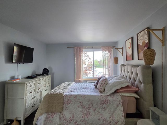 1217 S Old Wilke Road 201, Arlington Heights, IL 60005