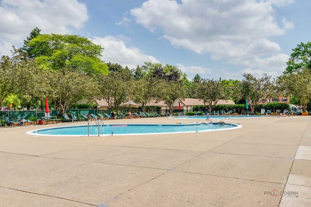 1217 S Old Wilke Road 201, Arlington Heights, IL 60005