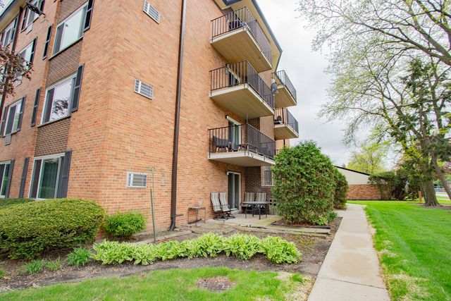 1217 S Old Wilke Road 201, Arlington Heights, IL 60005