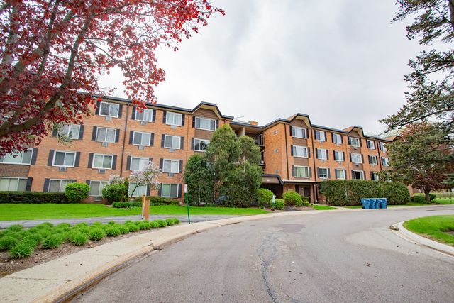 1217 S Old Wilke Road 201, Arlington Heights, IL 60005
