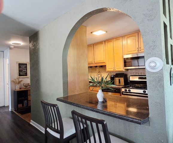 1217 S Old Wilke Road 201, Arlington Heights, IL 60005