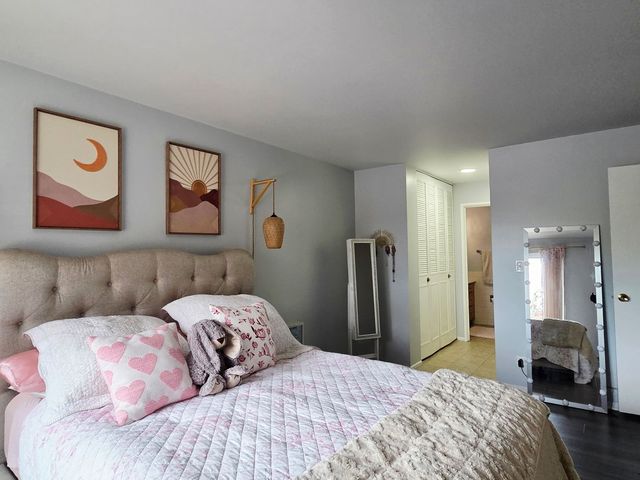 1217 S Old Wilke Road 201, Arlington Heights, IL 60005