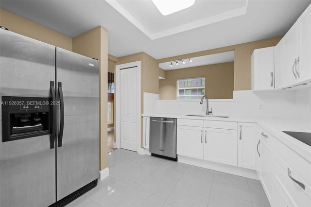 110 Hendricks Isle 10, Fort Lauderdale, FL 33301