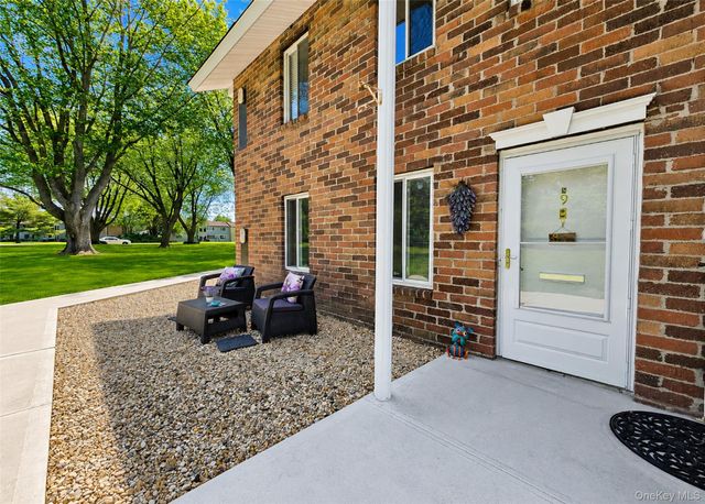 9 Navajo Court 9, Coram, NY 11727