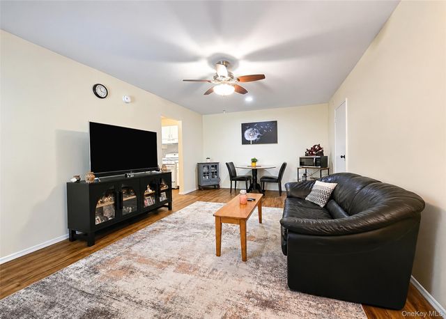 9 Navajo Court 9, Coram, NY 11727