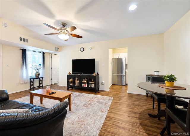 9 Navajo Court 9, Coram, NY 11727