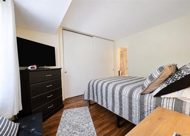 9 Navajo Court 9, Coram, NY 11727