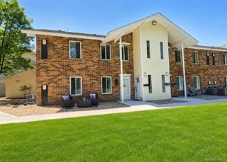 9 Navajo Court 9, Coram, NY 11727