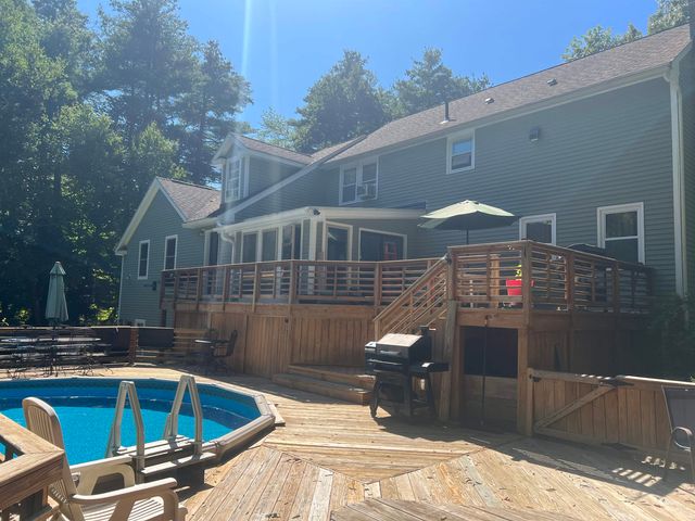 25 Hickory Road, Hampstead, NH 03841