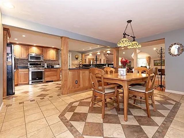 25 Hickory Road, Hampstead, NH 03841
