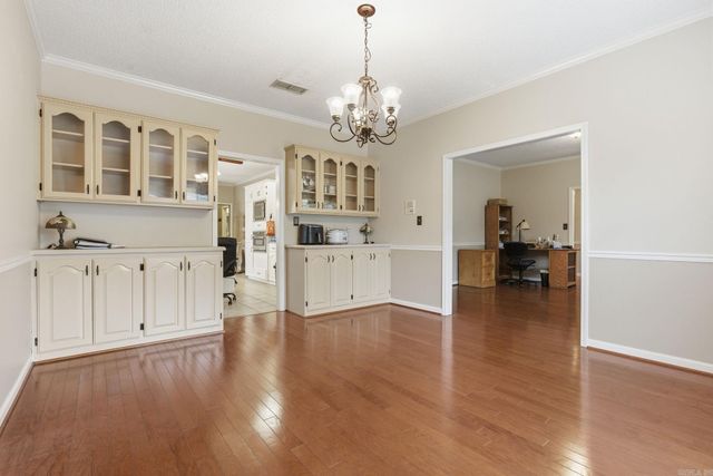 208 Summerfield Dr., Bryant, AR 72022