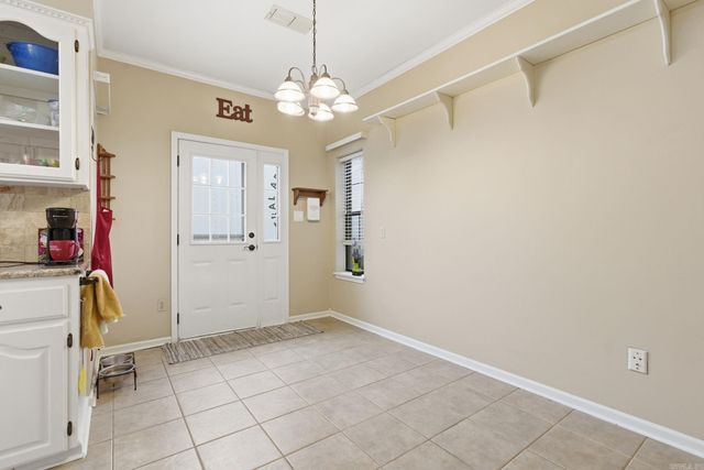 208 Summerfield Dr., Bryant, AR 72022