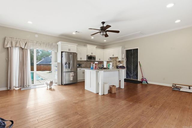 208 Summerfield Dr., Bryant, AR 72022