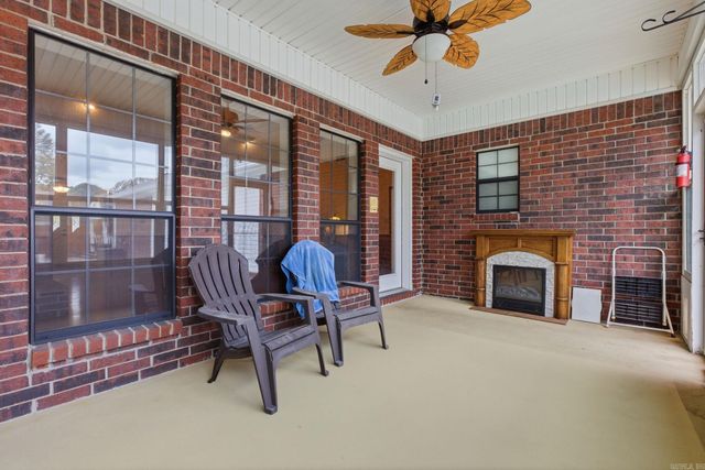 208 Summerfield Dr., Bryant, AR 72022