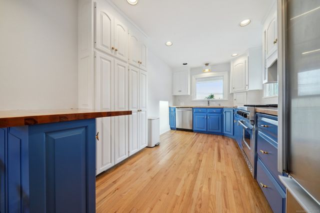 656 Fairfield Beach Road, Fairfield, CT 06824