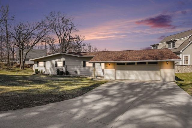 7788 W Royal Road, Canadian Lakes, MI 49346