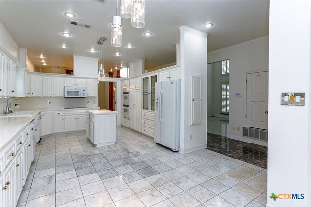 2110 Lakeview Loop, Killeen, TX 76543
