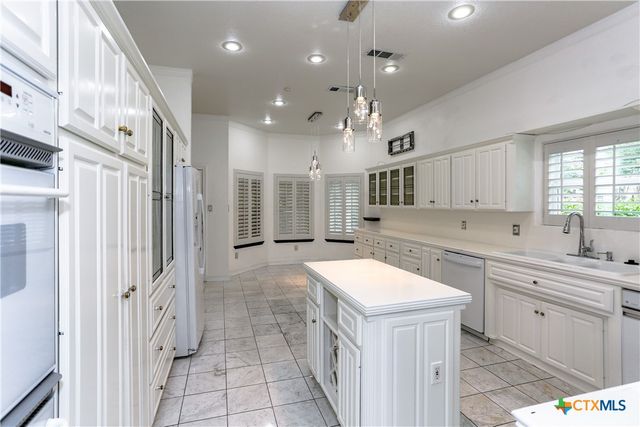2110 Lakeview Loop, Killeen, TX 76543