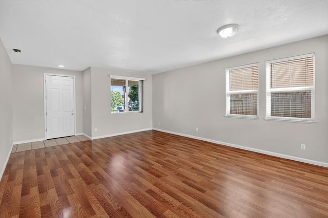 8788 Tiogawoods Dr, Sacramento, CA 95828