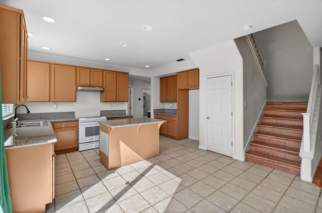 8788 Tiogawoods Dr, Sacramento, CA 95828