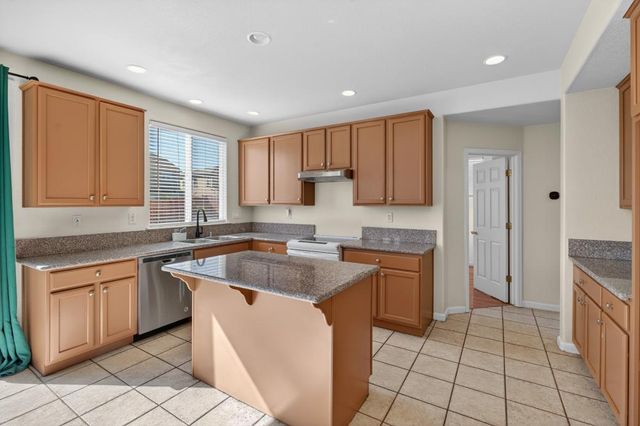 8788 Tiogawoods Dr, Sacramento, CA 95828