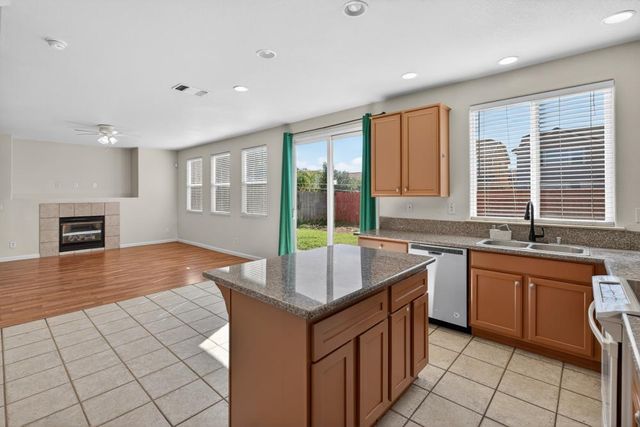 8788 Tiogawoods Dr, Sacramento, CA 95828