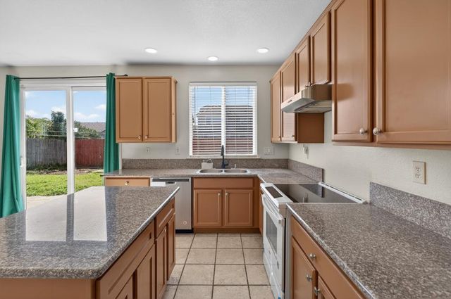 8788 Tiogawoods Dr, Sacramento, CA 95828