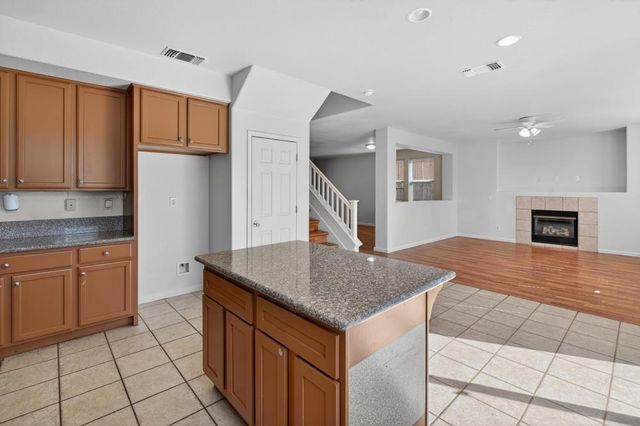 8788 Tiogawoods Dr, Sacramento, CA 95828