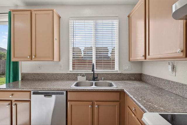 8788 Tiogawoods Dr, Sacramento, CA 95828