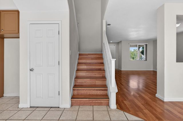 8788 Tiogawoods Dr, Sacramento, CA 95828