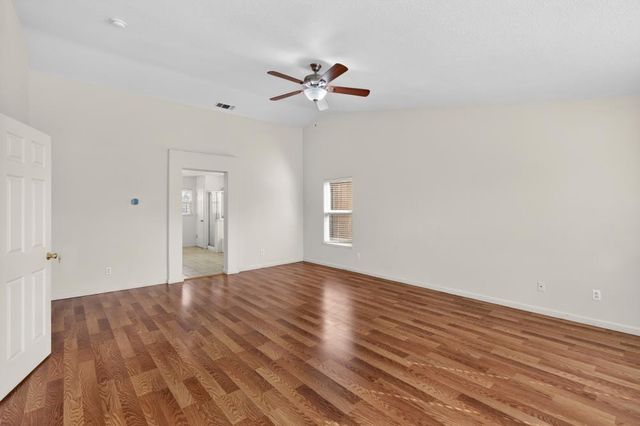 8788 Tiogawoods Dr, Sacramento, CA 95828