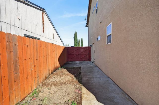 8788 Tiogawoods Dr, Sacramento, CA 95828