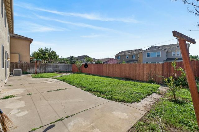 8788 Tiogawoods Dr, Sacramento, CA 95828