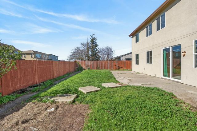 8788 Tiogawoods Dr, Sacramento, CA 95828