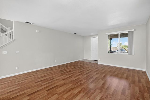 8788 Tiogawoods Dr, Sacramento, CA 95828