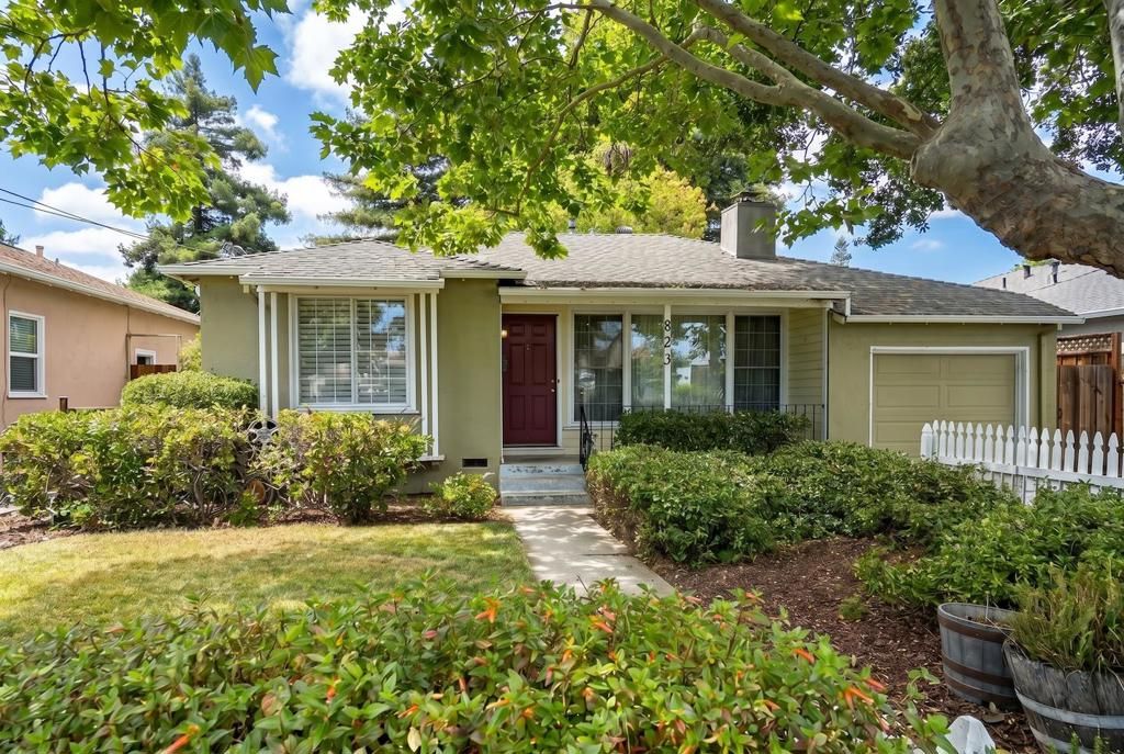 Image 1 of property listing at 823 7th Avenue, Redwood City, CA 94063