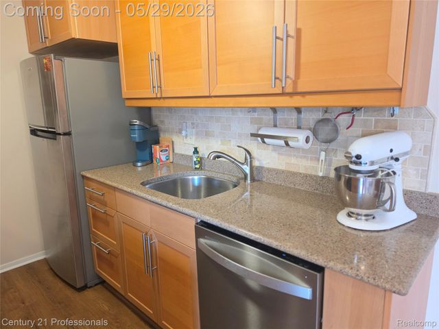 40318 Newport Drive, Plymouth Charter Township, MI 48170