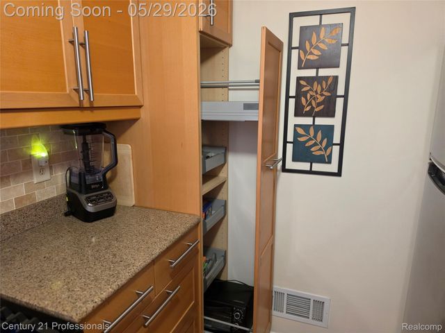 40318 Newport Drive, Plymouth Charter Township, MI 48170