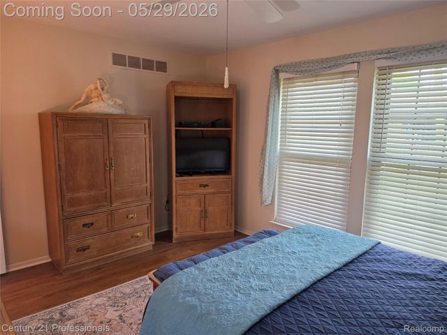 40318 Newport Drive, Plymouth Charter Township, MI 48170