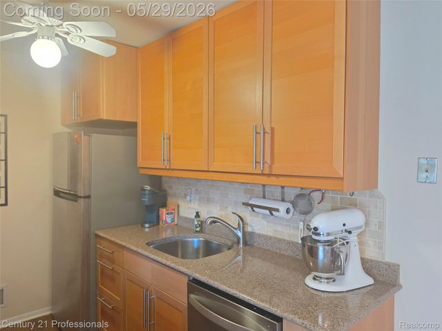 40318 Newport Drive, Plymouth Charter Township, MI 48170