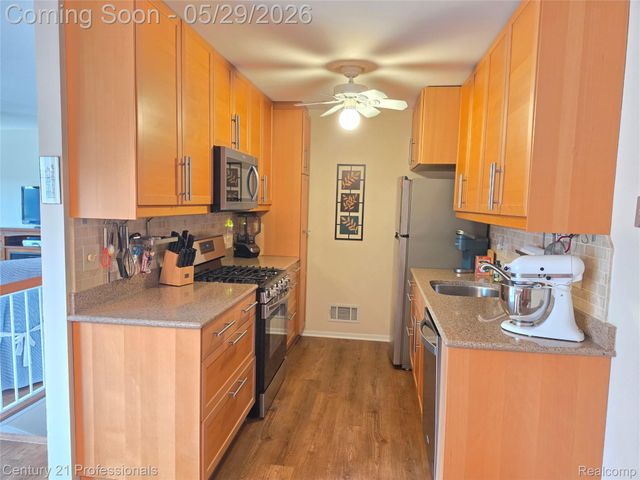 40318 Newport Drive, Plymouth Charter Township, MI 48170